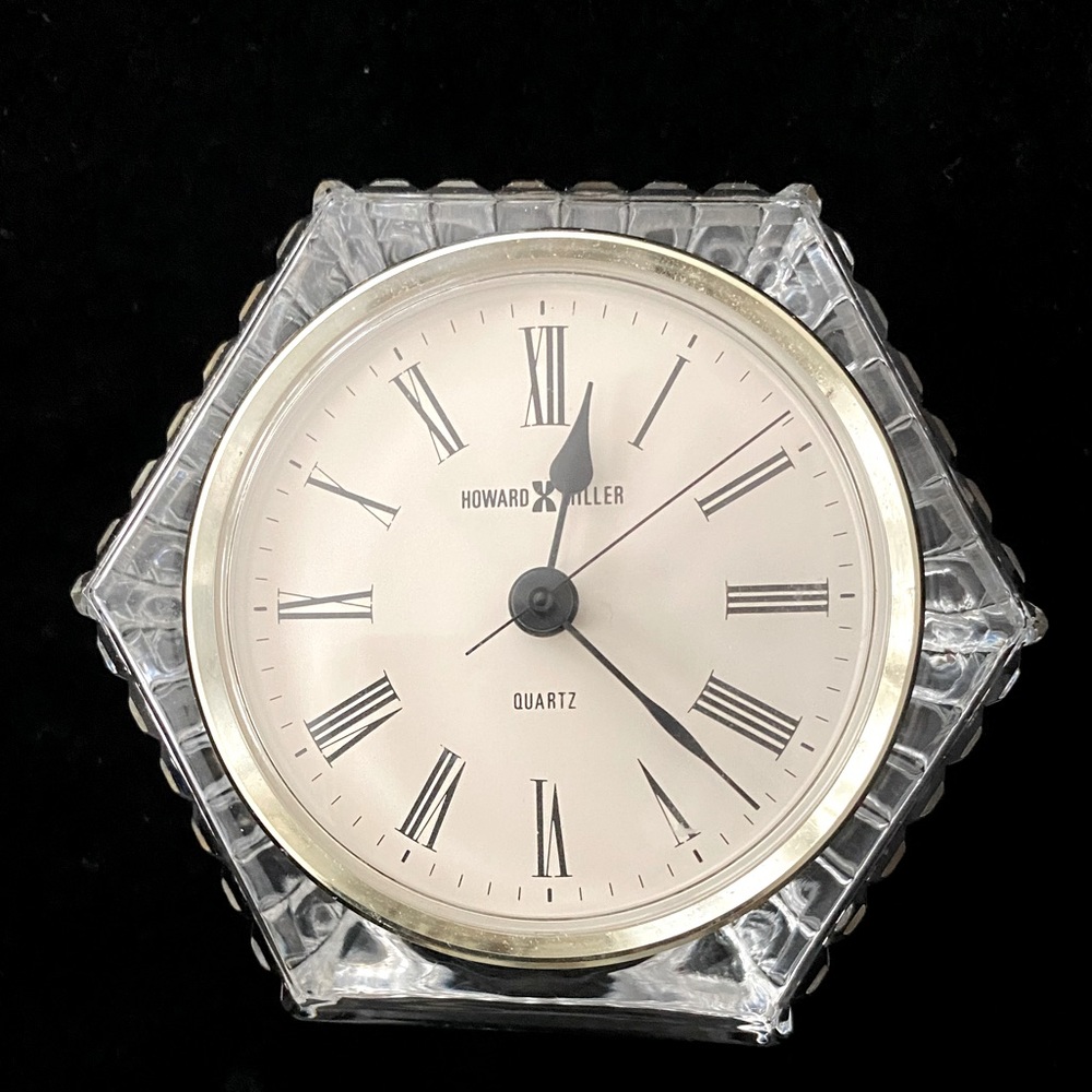 EUC Vintage Howard Miller Quartz Clock 🕰️ in Heavy Lead Crystal Base